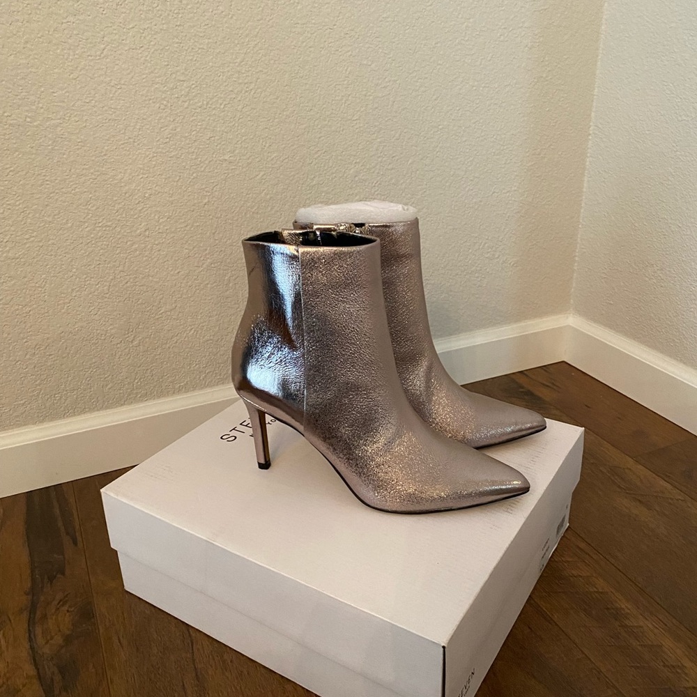 Steven New York Metalic booties 5.5